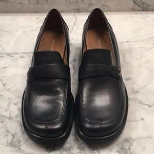 Navy blue Naturalizer leather loafer